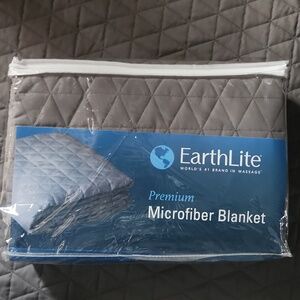 Earthlite Premium Microfiber Blanket